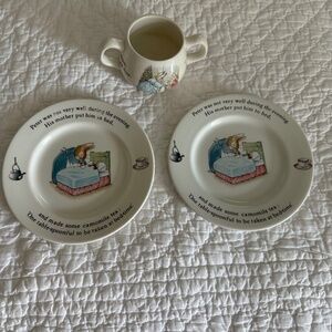 Peter Rabbit Wedgwood Double Handle Cup Set